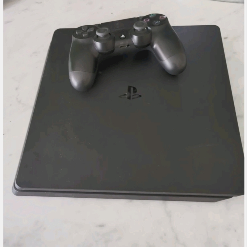 Sony PlayStation Slim 500GB Game Console + Controller+ 3 games